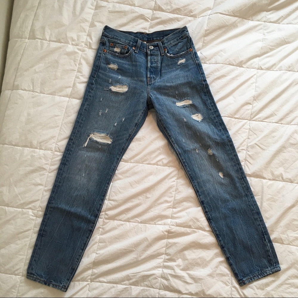 Levi’s women Jeans skinny distressed W25 mid stone wash 2/99🍒